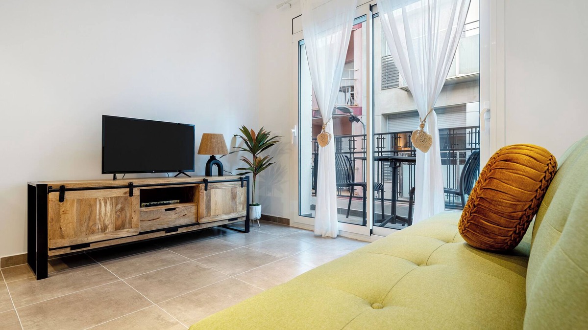 Calafell Apartment | Apartment 'Mabicarent Playa 2' with Private Terrace, Wi-Fi and Air Conditioning