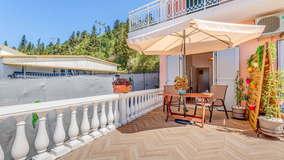 Vlachopoulatika Apartment | Apartment 'Maestro' with Shared Terrace, Wi-Fi and Air Conditioning