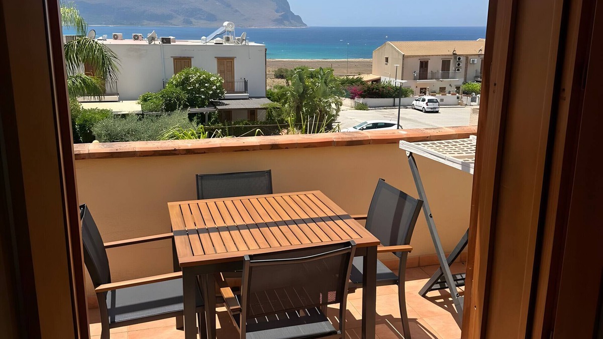 Macari Apartment | Apartment 'Makari' with Sea View, Wi-Fi and Air Conditioning