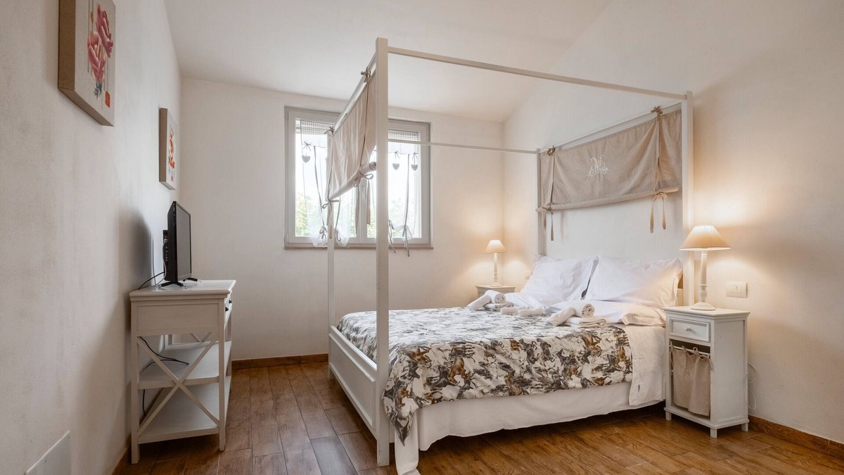 Manciano Apartment | Apartment 'Malva' with Shared Pool, Wi-Fi and Air Conditioning