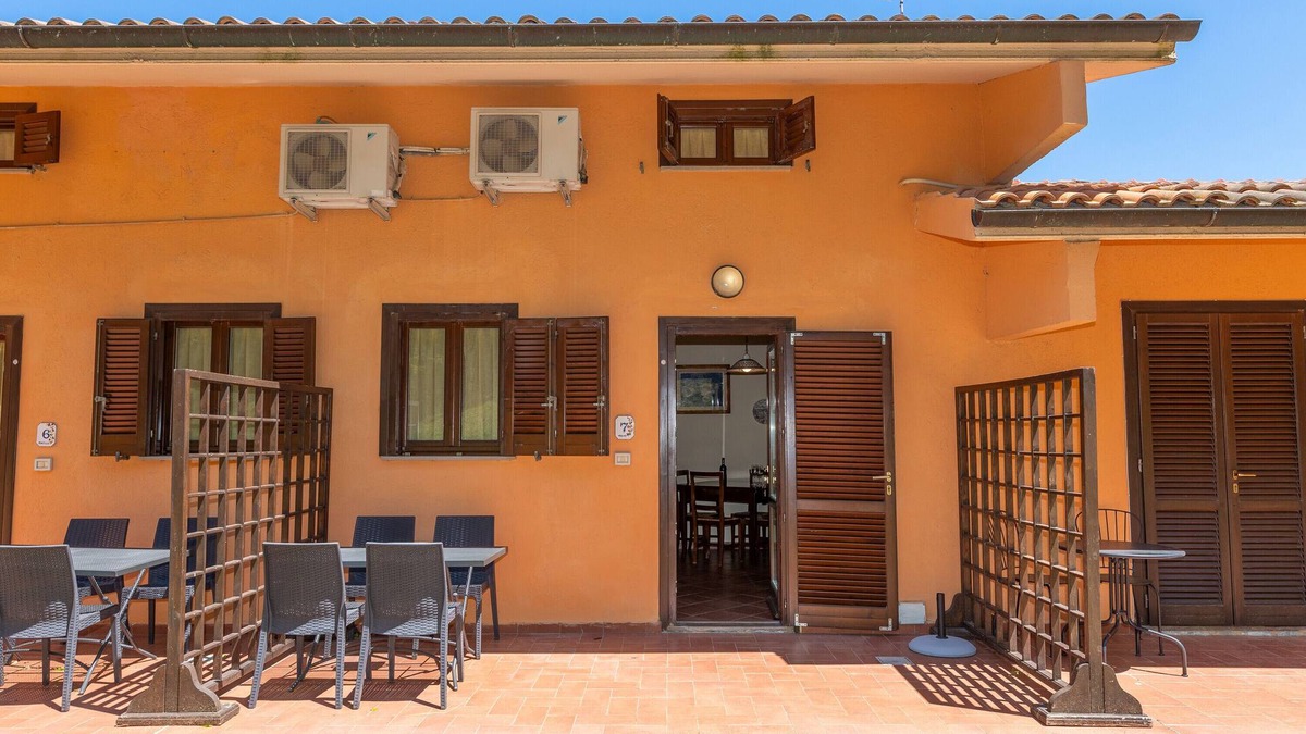 Livorno Apartment | Apartment 'Malva' with Shared Pool, Wi-Fi and Air Conditioning