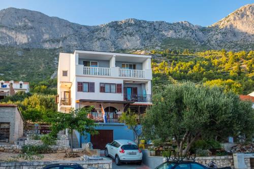 Brist Apartment | Apartment Mande