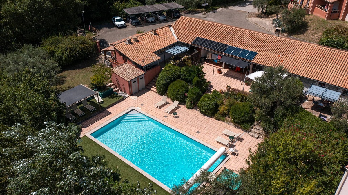 Nyons Apartment | Apartment 'Mano - 4 People' with Mountain View, Wi-Fi and Air Conditioning