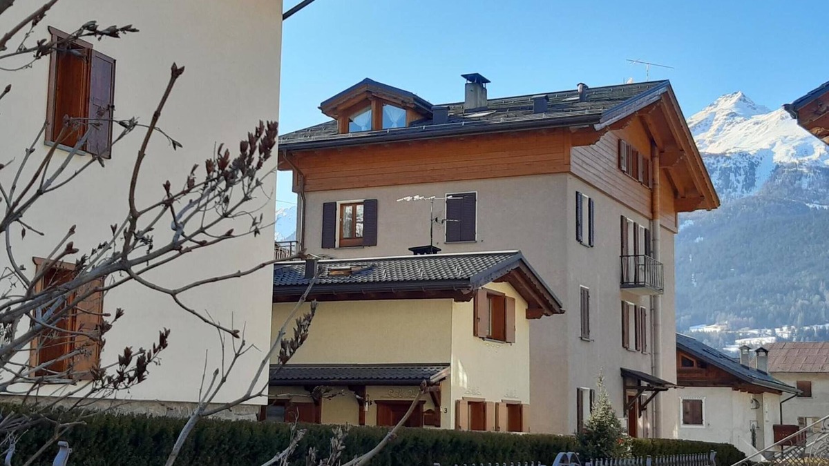 Bormio Apartment | Apartment 'Mansarda Combo' with Mountain View, Balcony and Wi-Fi