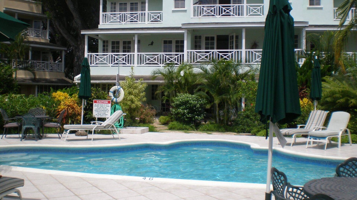 Hastings House | Apartment Margate Gardens opp ,Beach, Sea,Tapas Restaurant, Mall 3Bed 3Bath