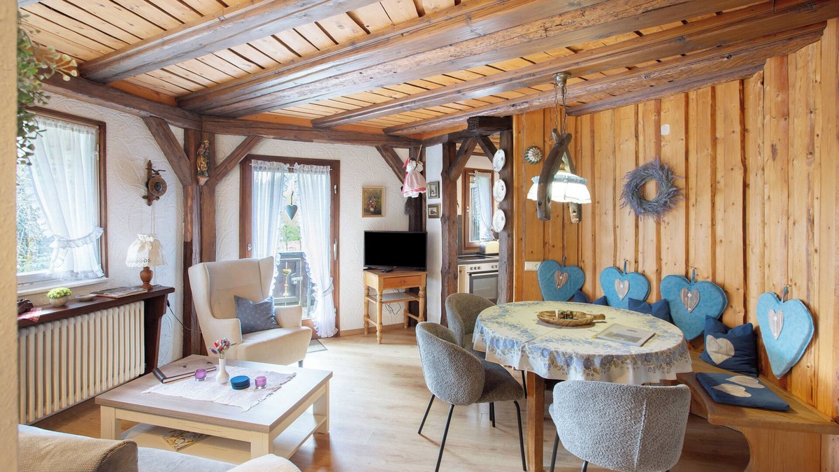 Blasiwald Apartment | Apartment 'Martinsklause' with Shared Garden, Balcony and Wi-Fi