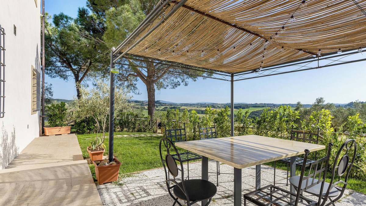 Poggiarello Apartment | Apartment 'Matti - Margot' with Private Garden, Wi-Fi and Air Conditioning