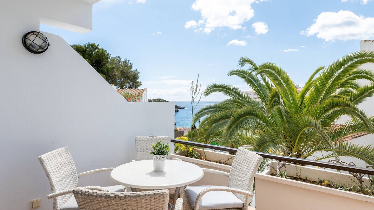Cala Ferrera Apartment | Apartment 'Medusa' with Sea View, Wi-Fi and Air Conditioning