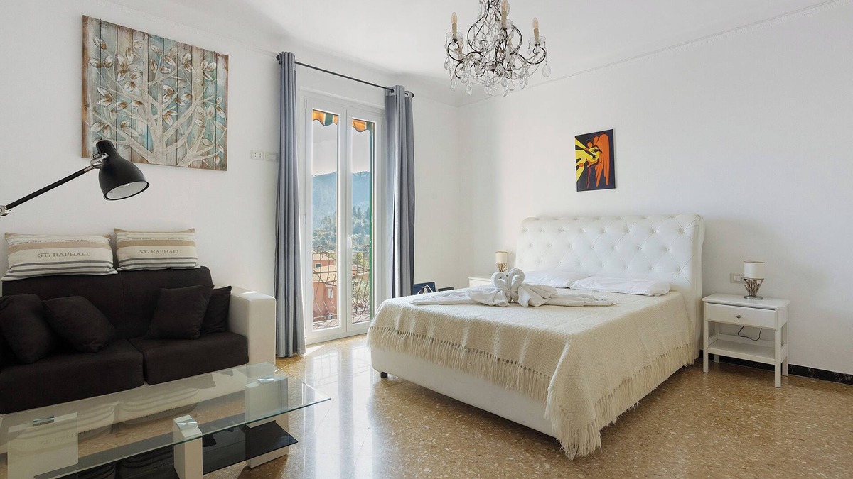 La Spezia Apartment | Apartment 'Merlino' with Balcony, Wi-Fi and Air Conditioning