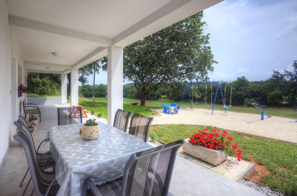 Valtura Apartment | Apartment mit großem Garten, Spielbereich