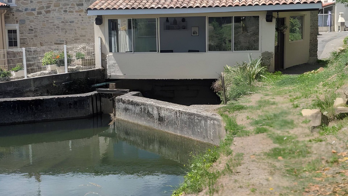 Carla-de-Roquefort Cottage | Apartment 'Moulin Ariège' with Mountain View, Private Garden and Air Conditioning