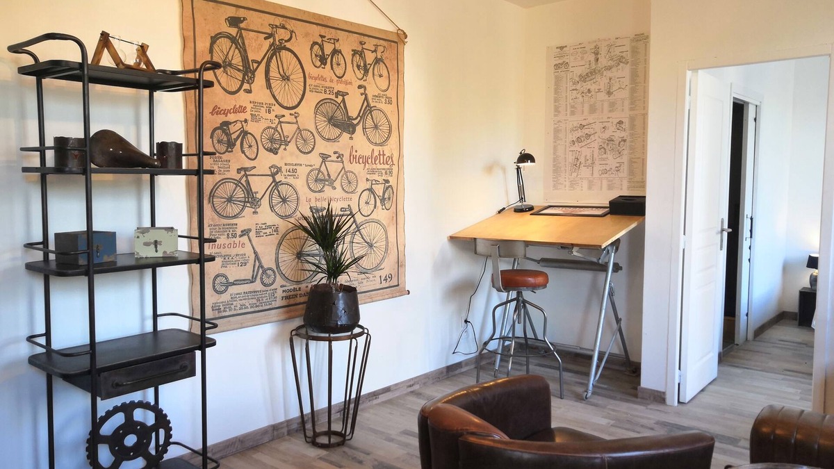 Saint-Quentin Apartment | Apartment-Modern-Ensuite with Shower-Meublé de Tourisme