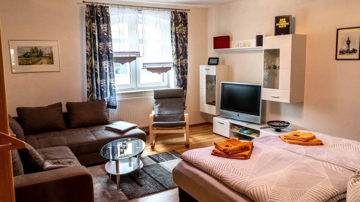 Forst Apartment | Apartment 'Moderne Ferienwohnung In Der Stadt' with Balcony and Wi-Fi