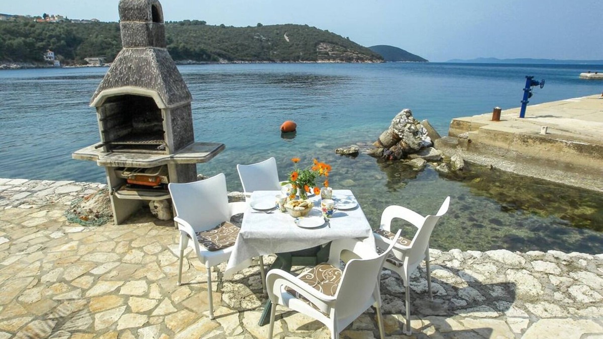 Savar Apartment | Apartment More 1 - sea front: - Savar, Island Dugi otok, Croatia