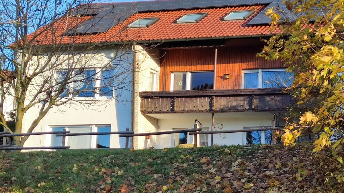 Großengstingen Apartment | Apartment 'Mörike' with Balcony and Wi-Fi