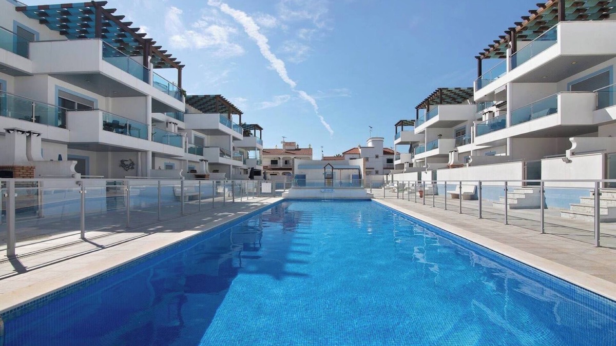 Manta Rota Apartment | Apartment 'Numar Residence Aa' with Shared Pool, Wi-Fi and Air Conditioning