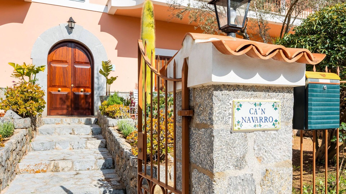 Soller Apartment | Apartment 'Navarro' with Mountain View, Private Terrace and Wi-Fi