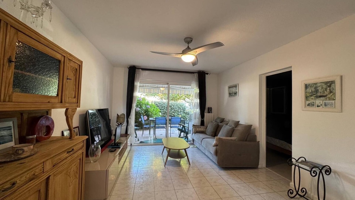 Andernos-les-Bains Apartment | Apartment Near the Beach with Private Terrace