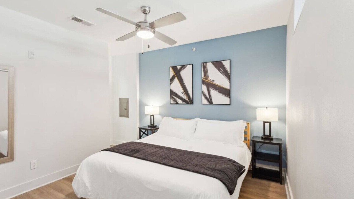 Deep Ellum Apartment | Apartment Near Baylor Med with Pool, Gym, and Parking
