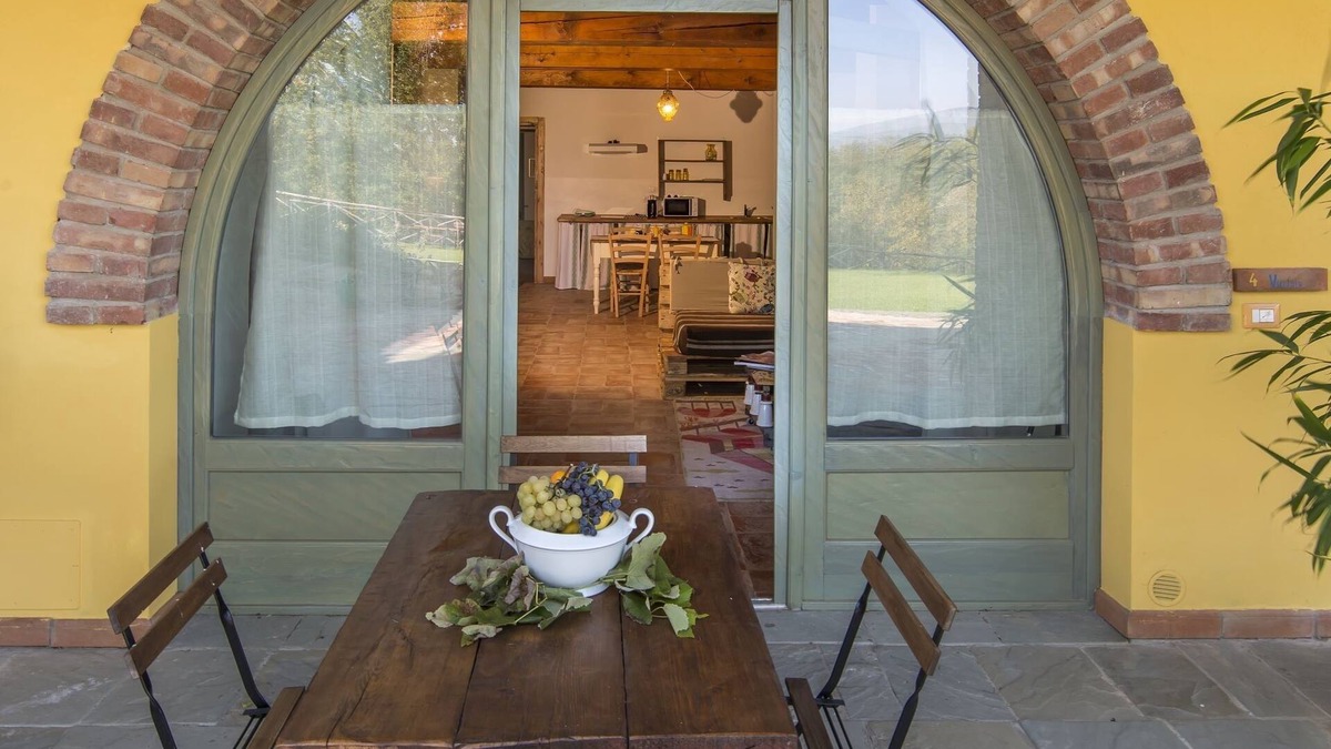 Laterina Apartment | Apartment near Florence with 3 acres of open space, barbecue, on-site restaurant and pool
