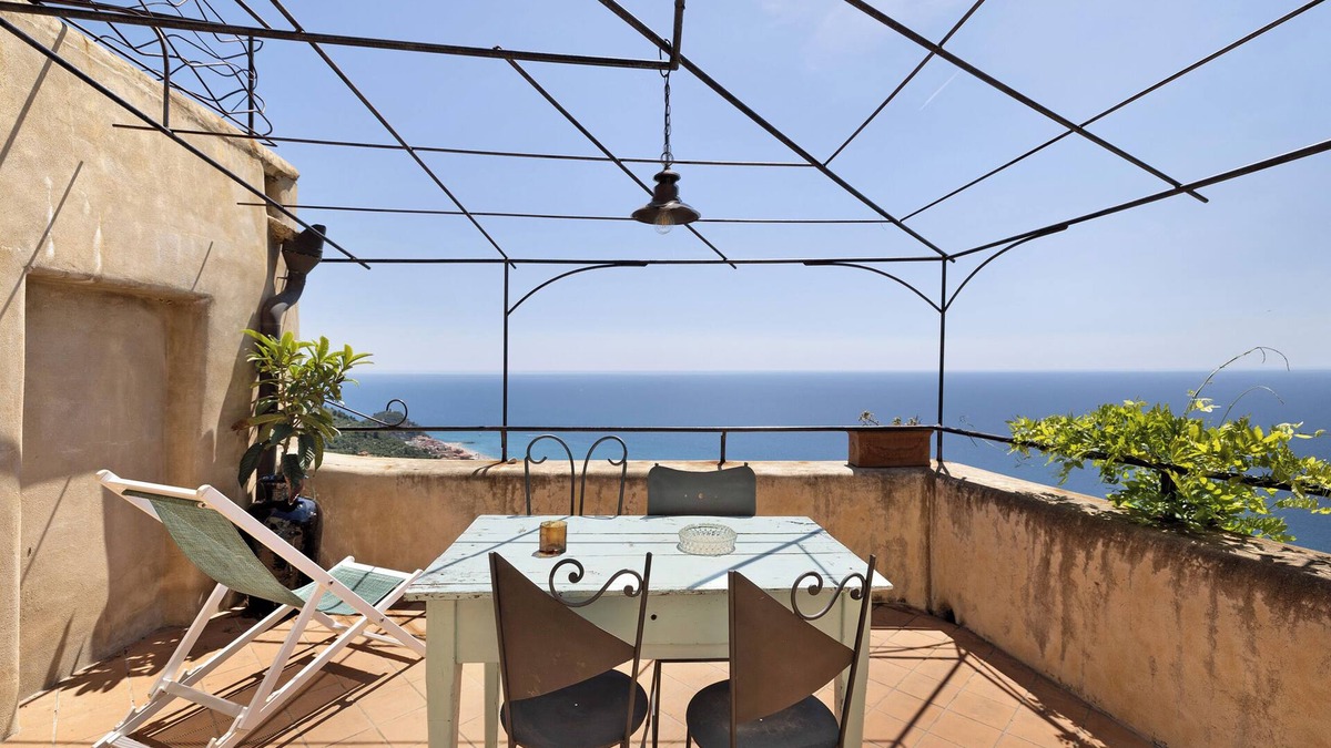 Varigotti Apartment | Apartment 'Nespolo' with Sea View, Wi-Fi and Air Conditioning