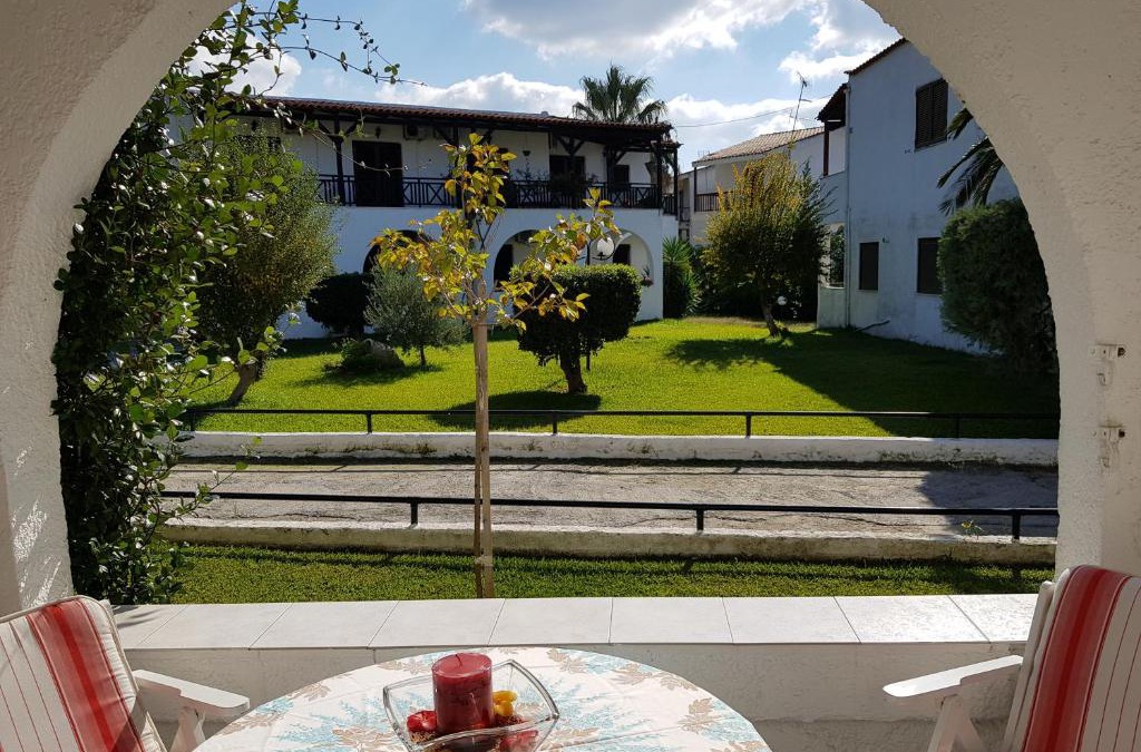 Skala Fourkas Apartment | Apartment next to palm trees-200 meters from the Sea