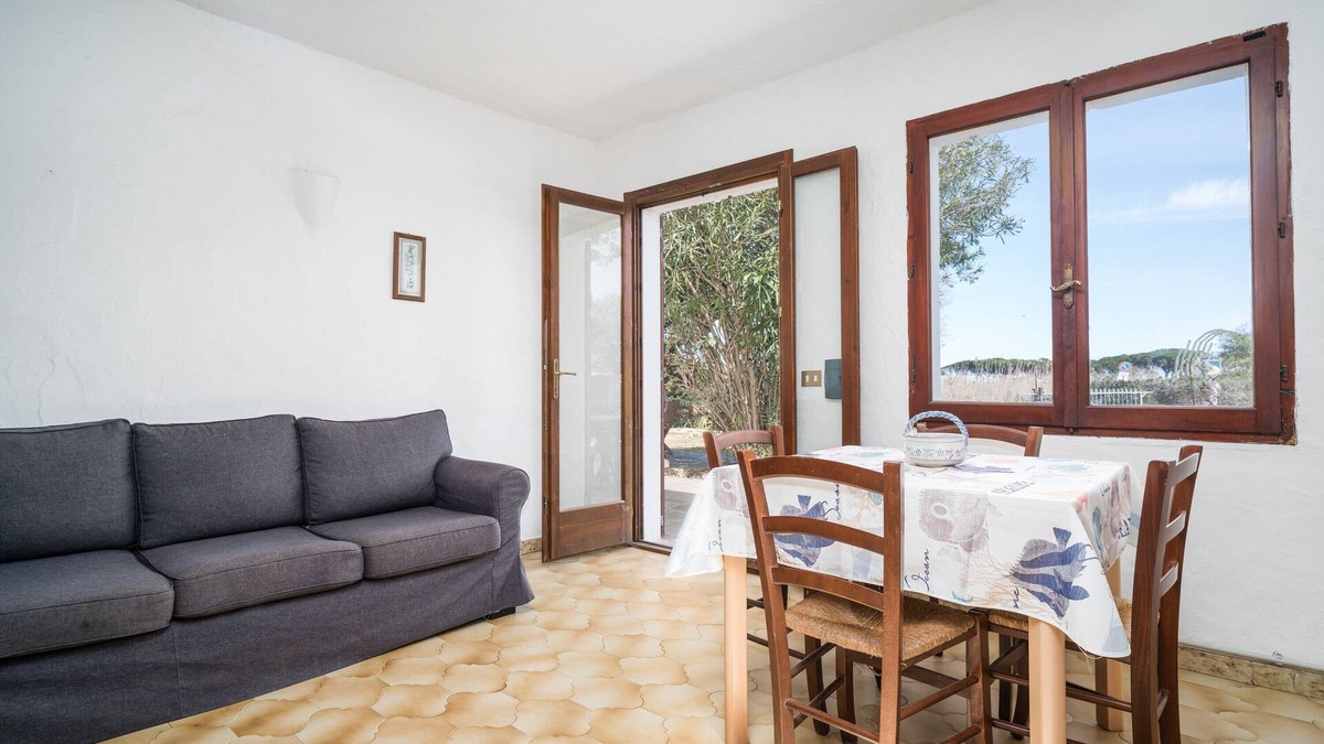Budoni Apartment | Apartment 'Nibaru 1 Mare' with Shared Terrace, Shared Garden and Wi-Fi