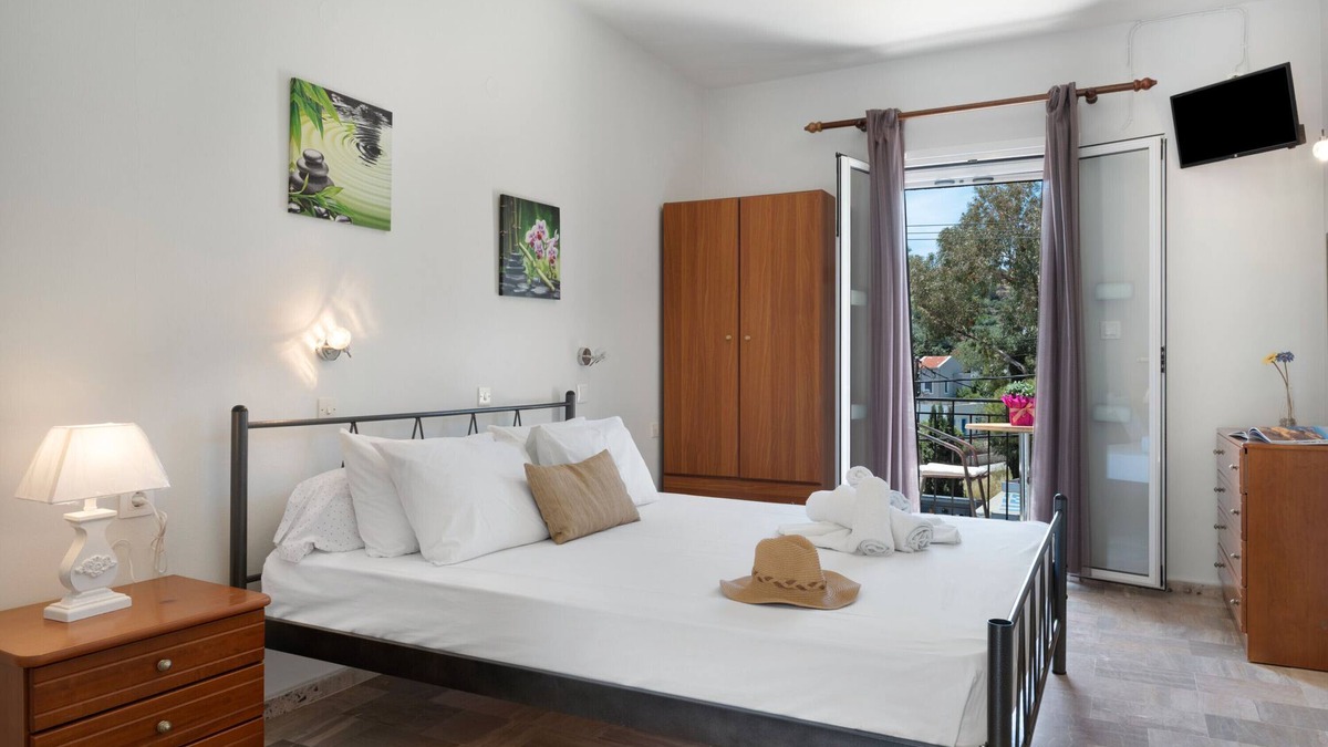 Panormos Apartment | Apartment 'No 12' with Shared Pool, Wi-Fi and Air Conditioning