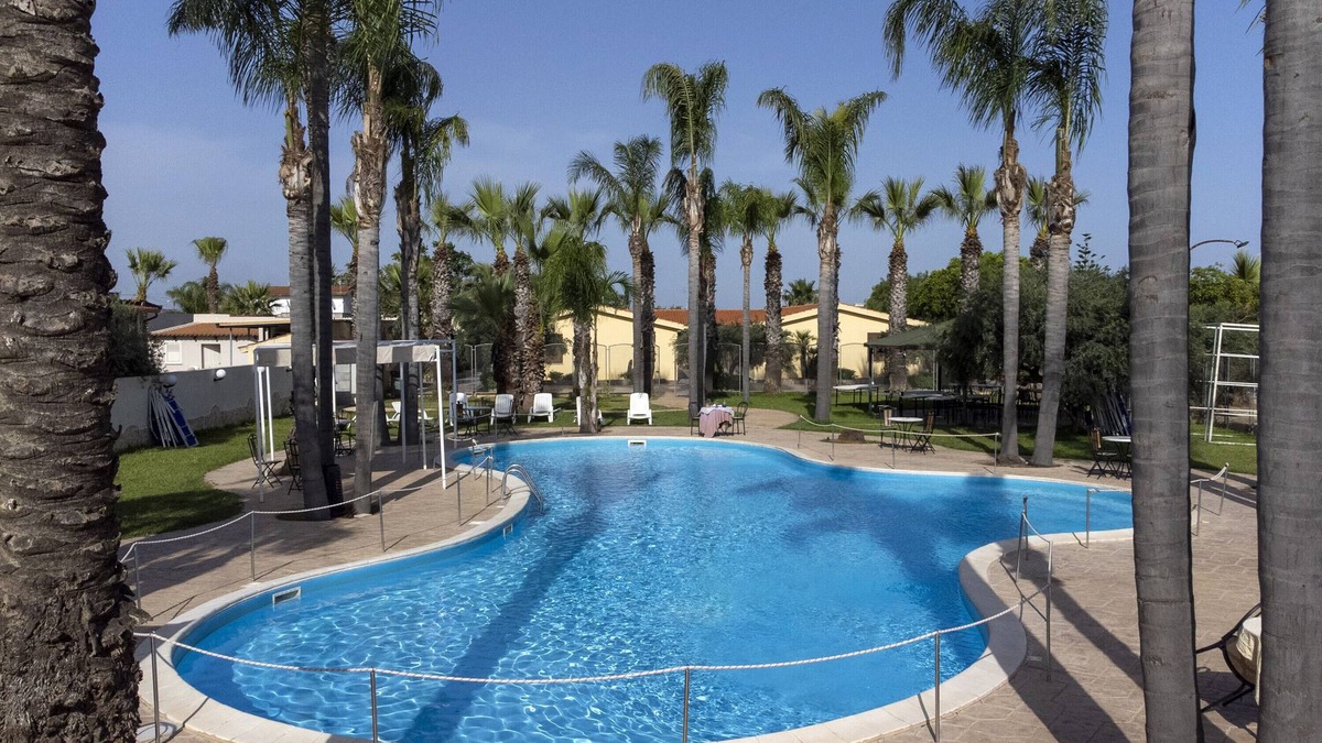Mazara del Vallo Apartment | Apartment 'Oasi Lamia - 6' with Shared Pool, Wi-Fi and Air Conditioning