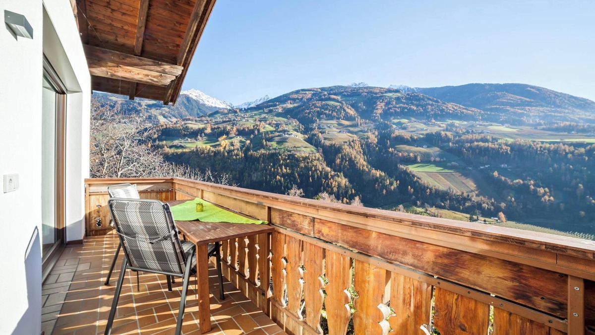 Rifiano Apartment | Apartment Oberegghof Hirzer with Mountain View, Pool and Wi-Fi