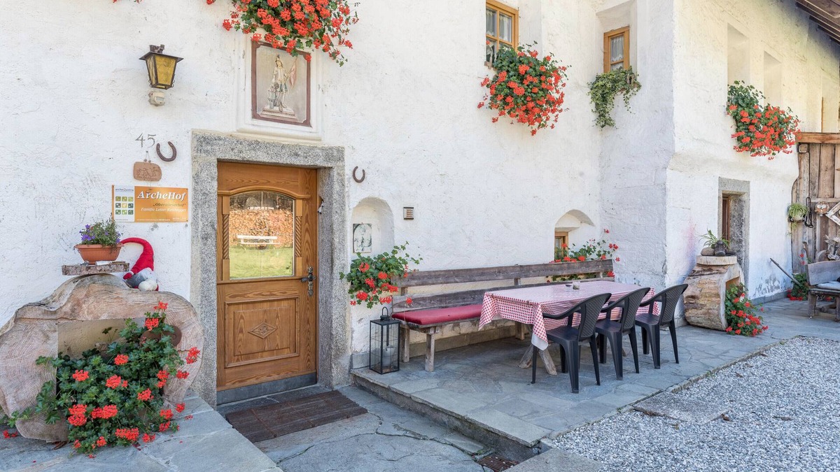 San Lorenzo di Sebato Apartment | Apartment Oberwieserhof App 1 in South Tyrol, Shared Garden & Wi-Fi