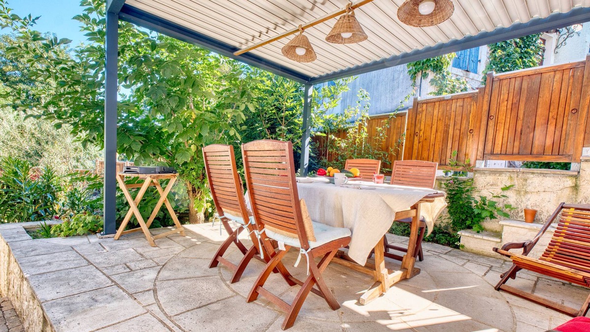 Perigueux Apartment | Apartment "Olympe" – Terrace and Garden, Ideal for Couples or Small Families