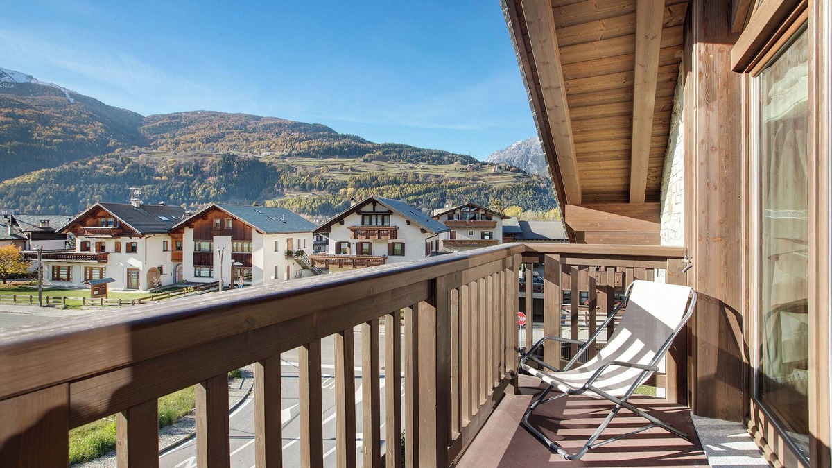 Bormio Apartment | Apartment "Olympic Chalet 12 13" near Slopes with 2 Balconies & Wi-Fi