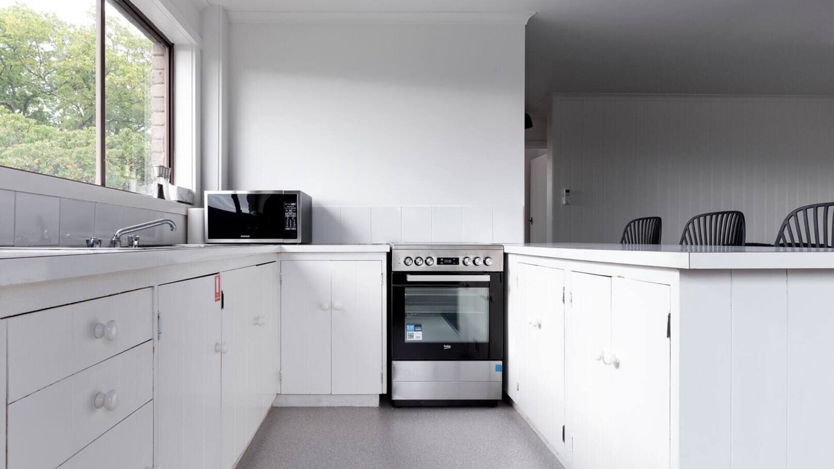 East Launceston Apartment | Apartment on High with Parking & Wi-Fi