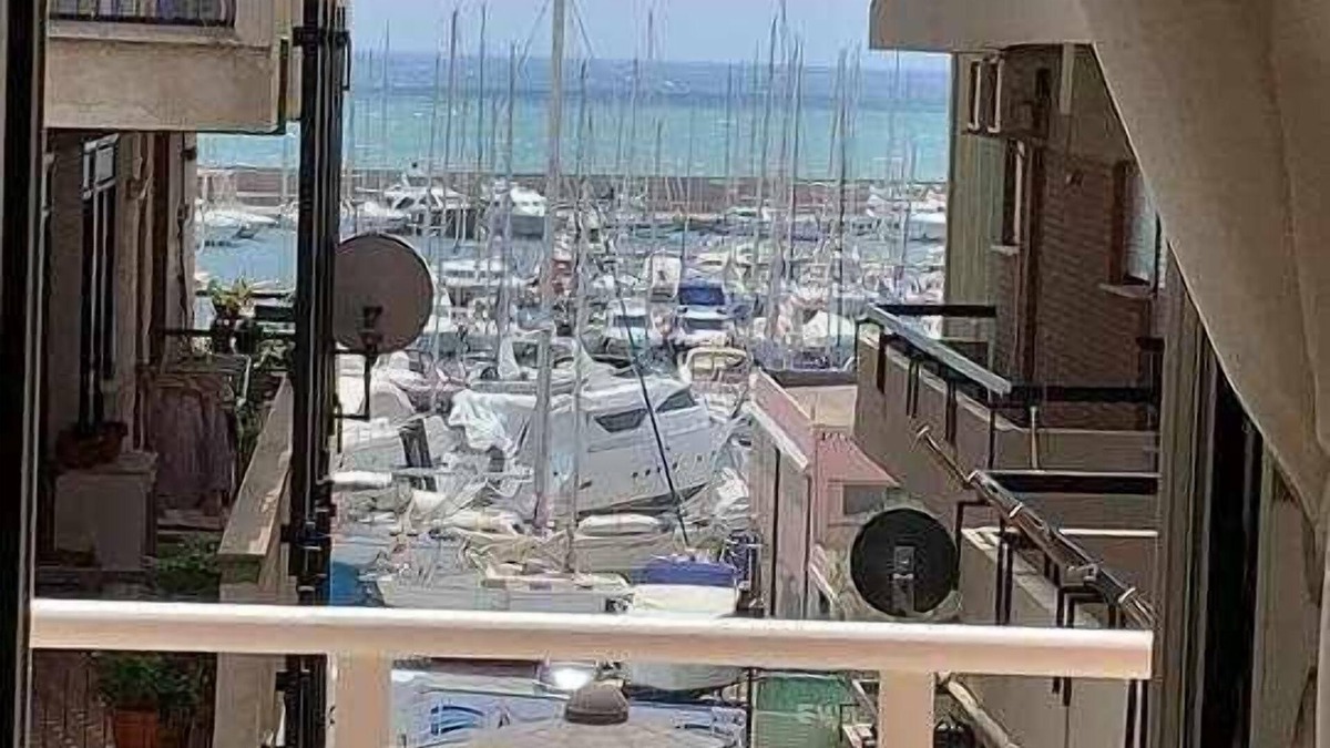 Nettuno Apartment | Apartment on the harbor Neptune