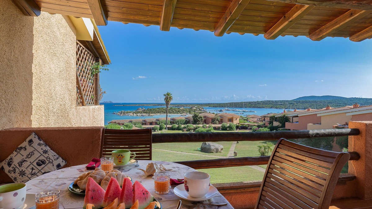 Golfo di Marinella Apartment | Apartment on the sea, with swimming pool and sea view wi fi