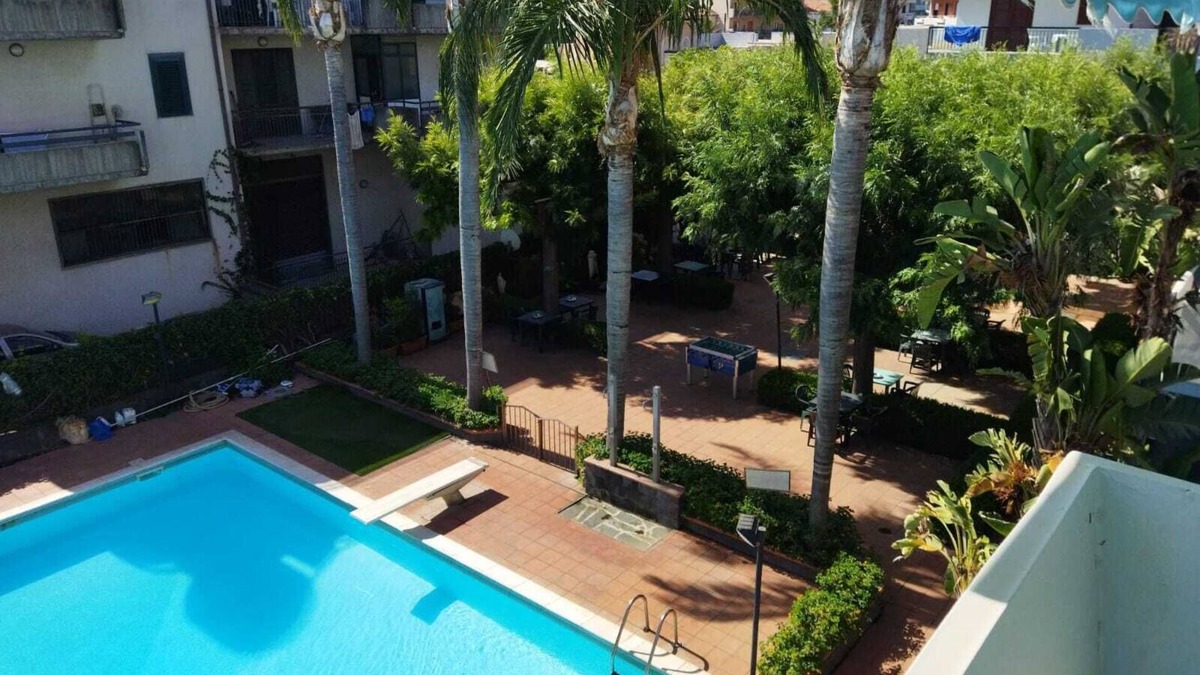 Fondachello Apartment | Apartment on the sea with pool and Etna view
