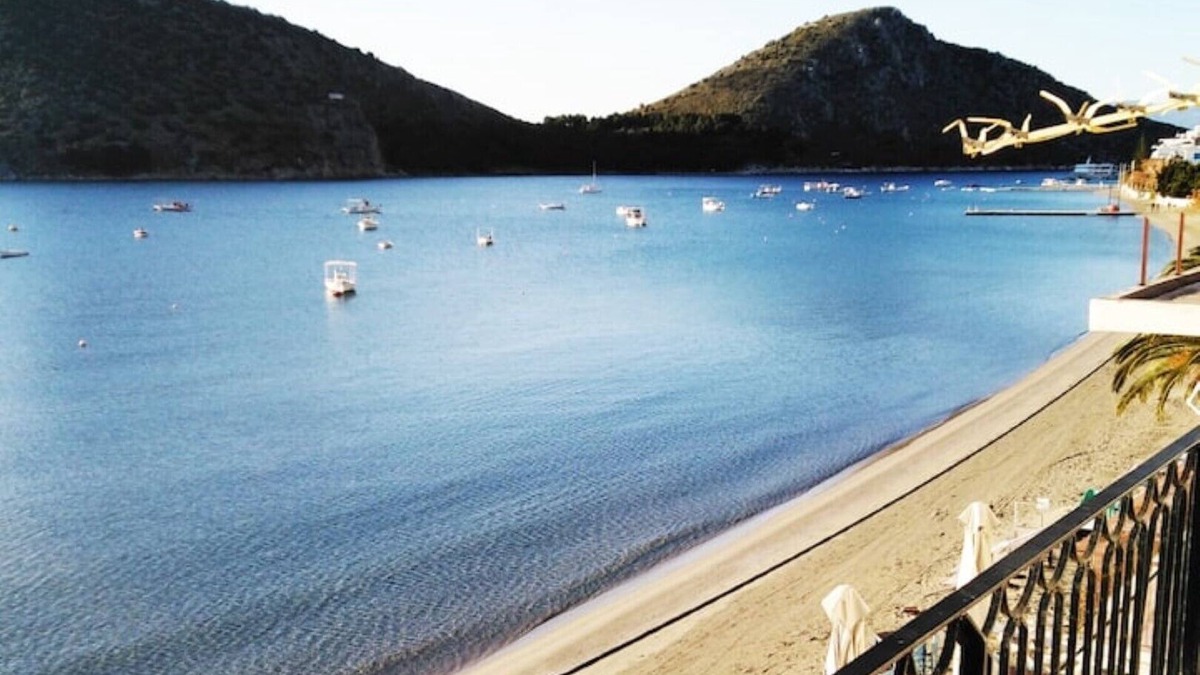 Argolis Region Apartment | Apartment one breath from the sea in Tolo!5 meters from the sea,free sunbeds!