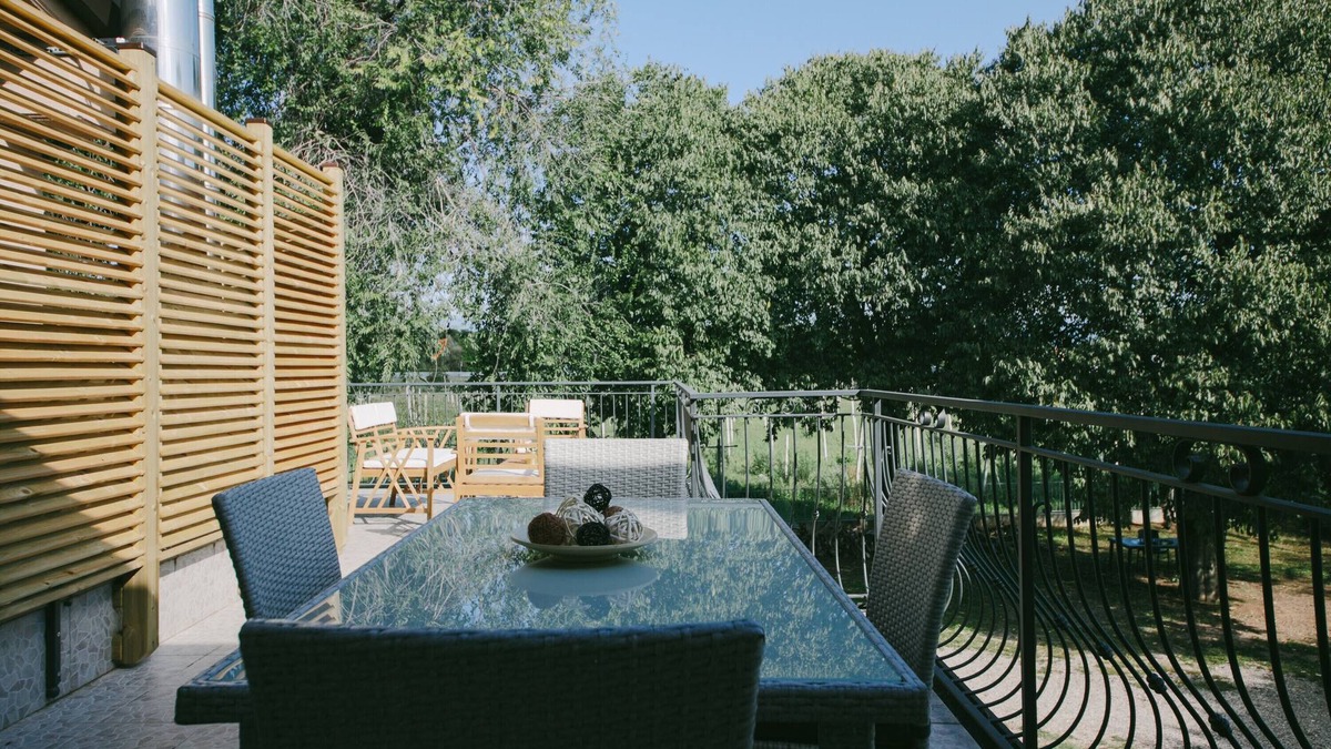 Sommacampagna Apartment | Apartment 'Orchidea' with Private Terrace, Wi-Fi and Air Conditioning