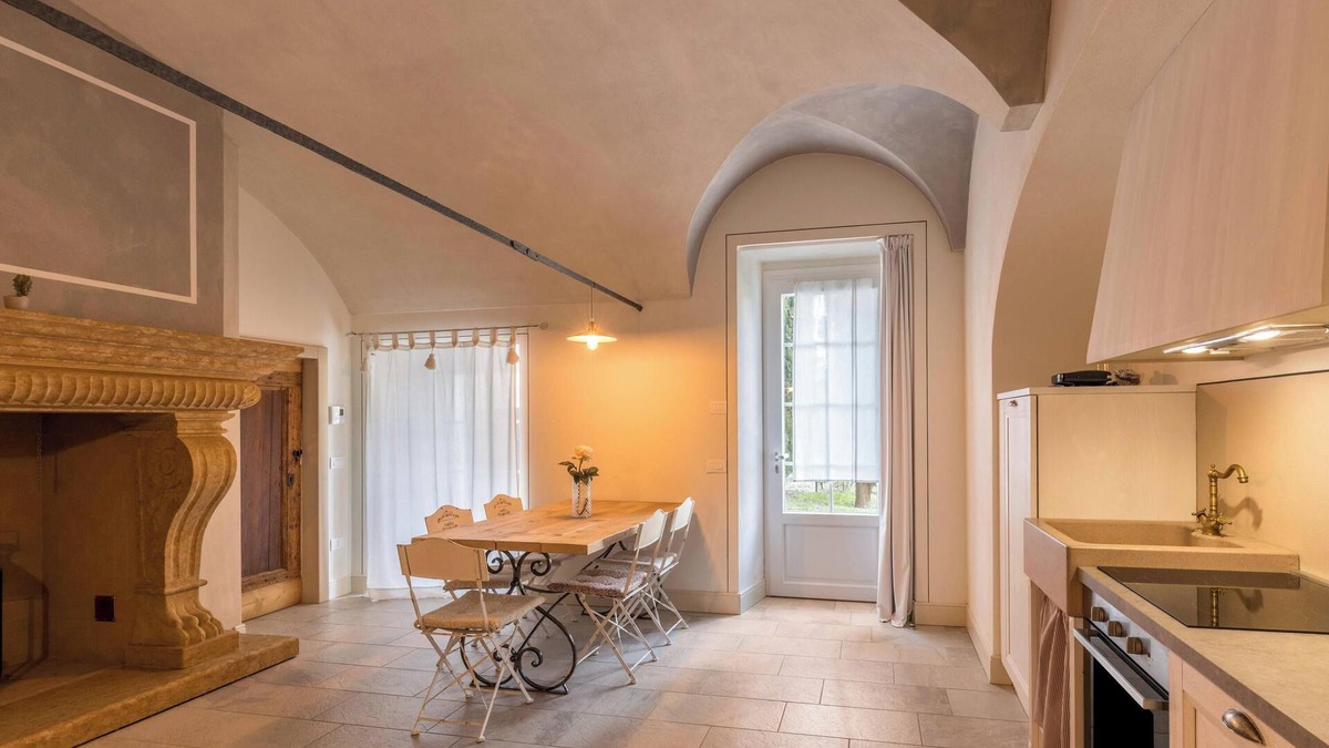 Desenzano del Garda Apartment | Apartment "Ortensia" in Country House Style with Private Garden & Shared Pool