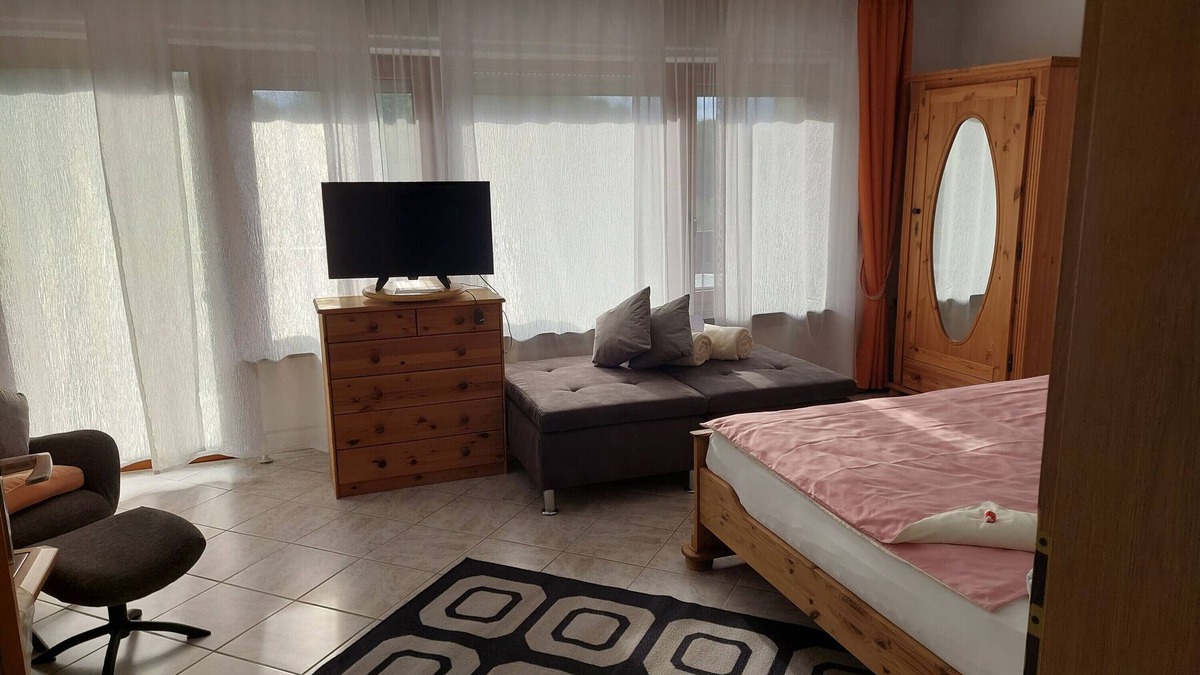 Weilburg Apartment | Apartment 'Osterwiese' with Private Terrace, Private Garden and Wi-Fi