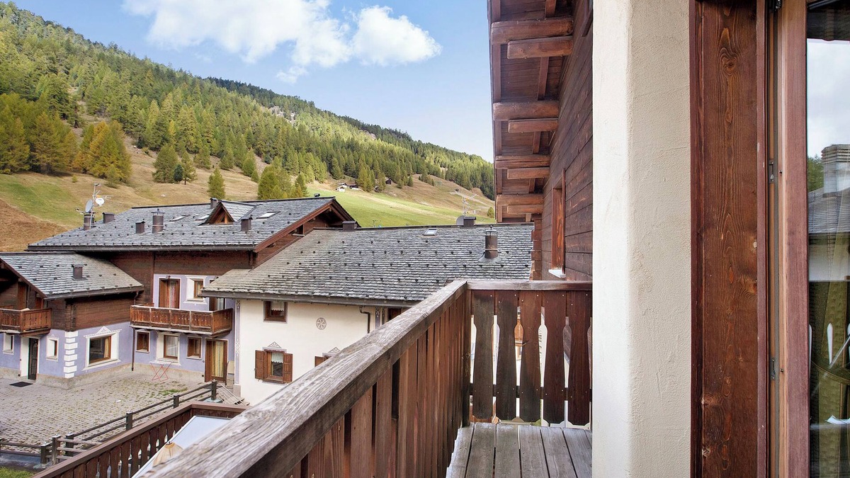 Livigno Apartment | Apartment Palipert Baita Aris with Mountain View, Balcony & Wi-Fi