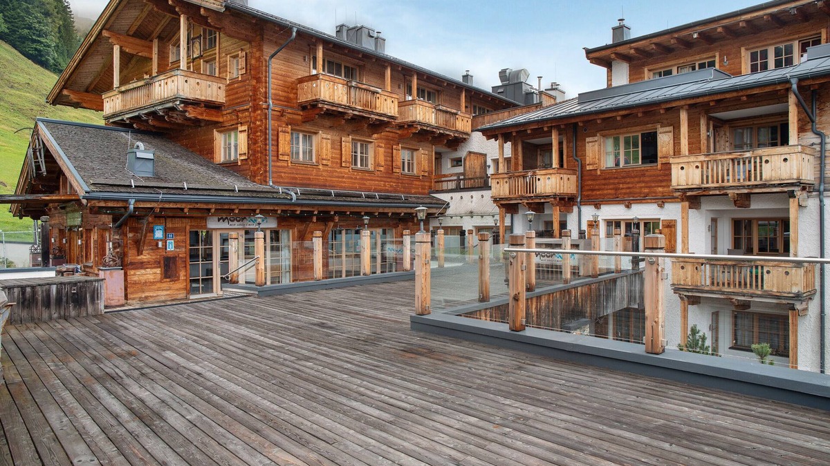 Schonbach Apartment | Apartment 'Panorama Chalets Am Pass Thurn' with Mountain View, Private Terrace and Wi-Fi