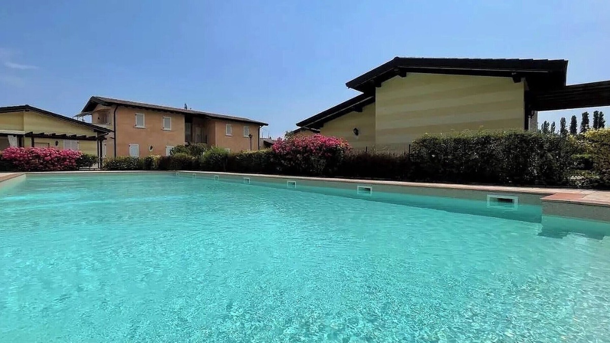 Crociale Apartment | Apartment 'Paradise Home' with Shared Pool, Wi-Fi and Air Conditioning