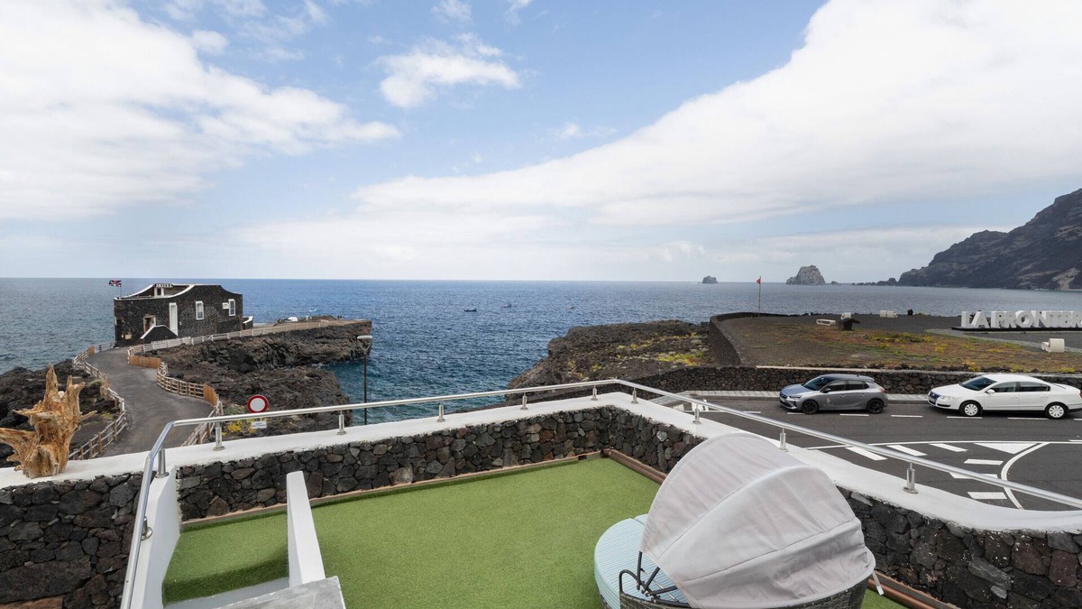 Las Puntas Apartment | Apartment 'Paula' with Balcony and Wi-Fi
