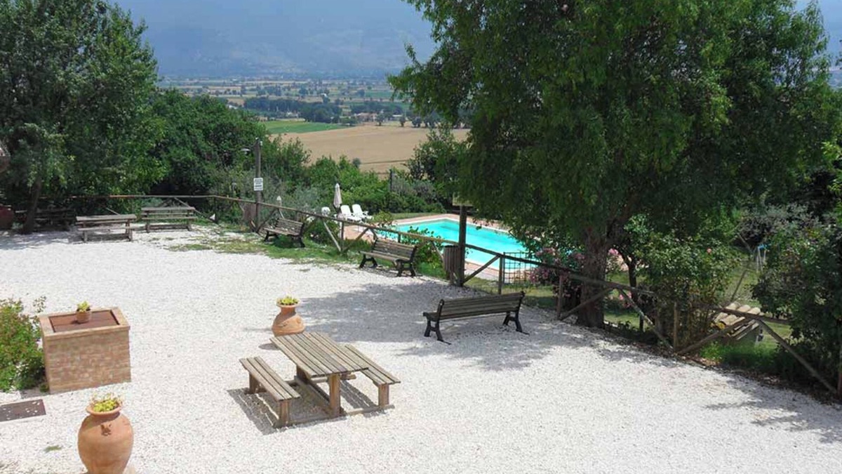 San Brizio Apartment | Apartment 'Pavone' with Shared Pool, Wi-Fi and Air Conditioning