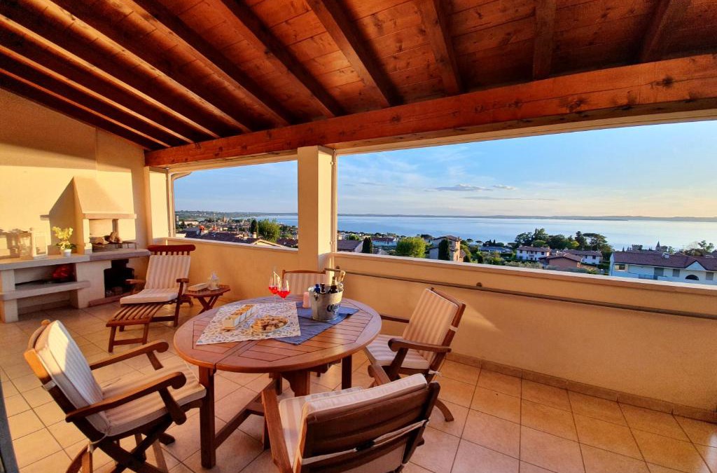 Calmasino Apartment | APARTMENT PERLA DEL GARDA - Regarda Travel