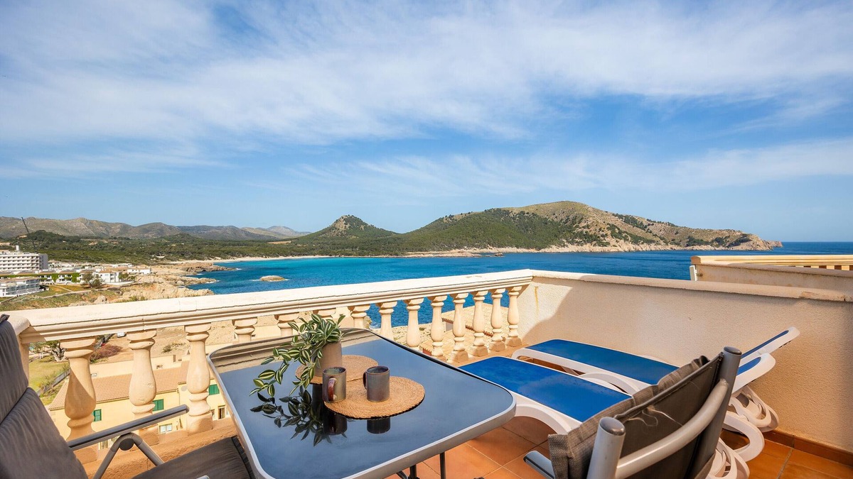 Cala Agulla Apartment | Apartment 'Perleta' with Sea View, Wi-Fi and Air Conditioning