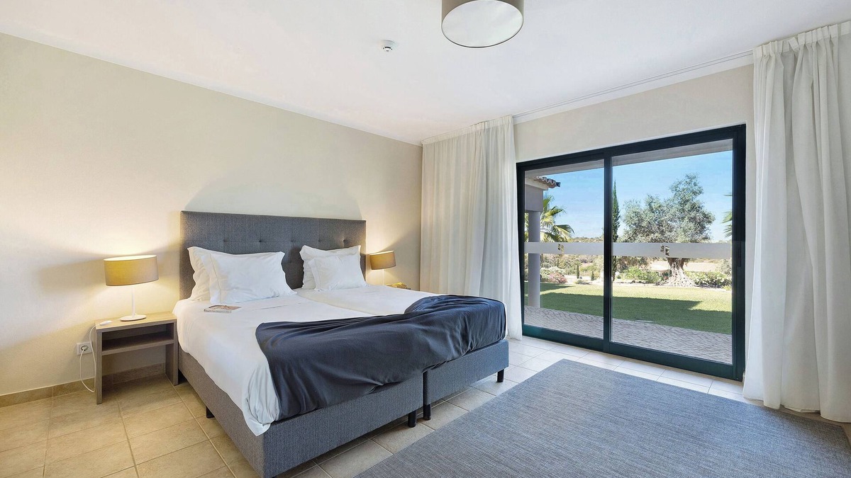 Estombar Apartment | Apartment Pestana Gramacho Residence T1 with Mountain View, Balcony & Wi-Fi