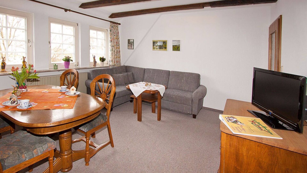 Lenne Apartment | Apartment 'Pferd' with Mountain View, Shared Terrace and Wi-Fi